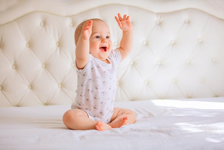 Como estimular um bebê de 2 meses