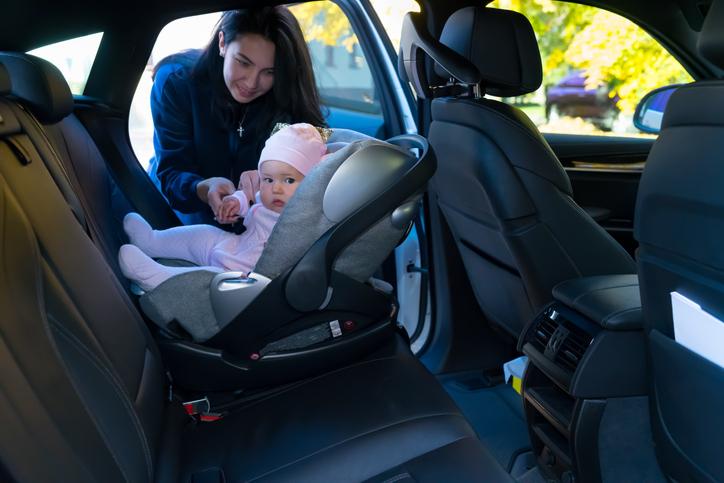 Como levar um bebê no carro?