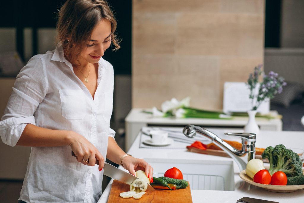 Quanto devo esperar para cozinhar após uma cesariana?