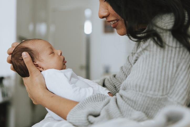 Onde colocar o bebê recém -nascido durante o dia