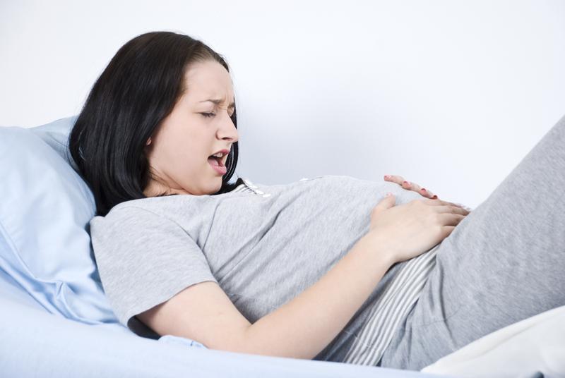 Estou grávida e minha barriga dói como se tivesse a regra