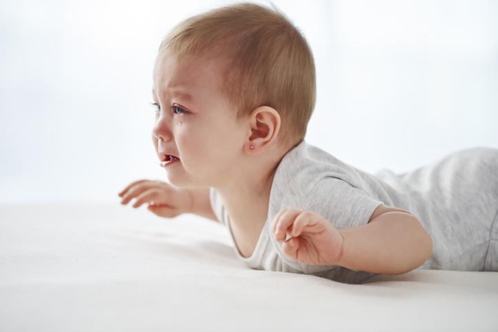 Meu bebê de 8 meses: por quê e o que fazer