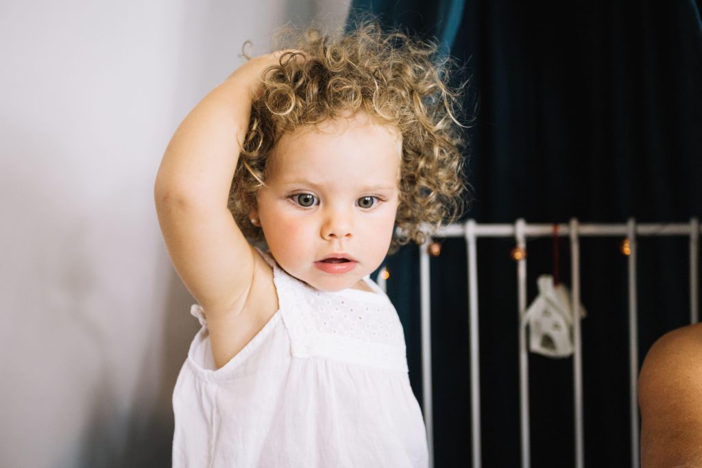Meu bebê começa o cabelo: por quê e o que fazer