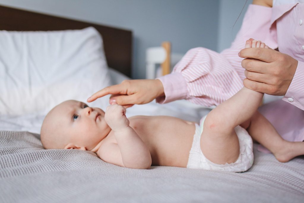 Por que meu bebê faz amendoim duro e como evitá -lo