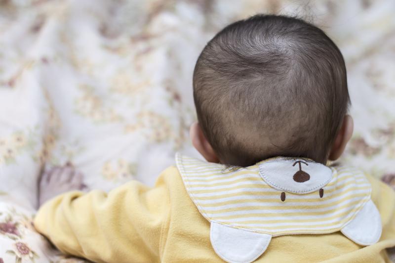 Por que meu bebê tem careca na cabeça e quando se preocupar
